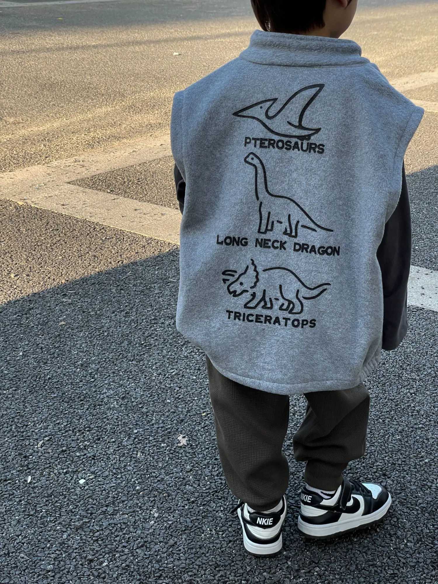 Korean style boy vest jacket for outdoor casual wear suitable for spring and summer from 2 to 14 years old new baby topW240724
