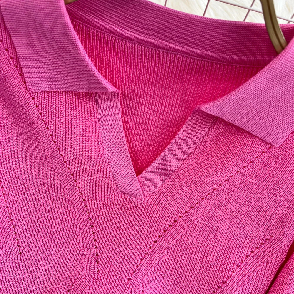 Long sleeved ultra-thin knitted collar T-shirt sexy and elegant T-shirt fashionable high waisted T-shirt womens spring and autumn crop top Y2k 240827