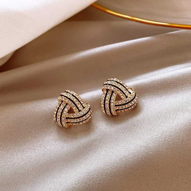 Exquisite zircon small triangle earrings for women geometric pearl heart-shaped earrings fashionable party jewelry gifts W240803