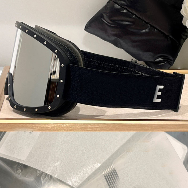 Men And Women Ce Sk… - image