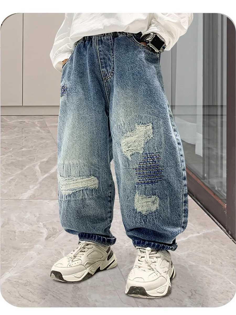 Boys jeans childrens casual high waisted jeans cartoon printed denim pants children aged 5 to 14 2024 spring/summer cotton pants W240803
