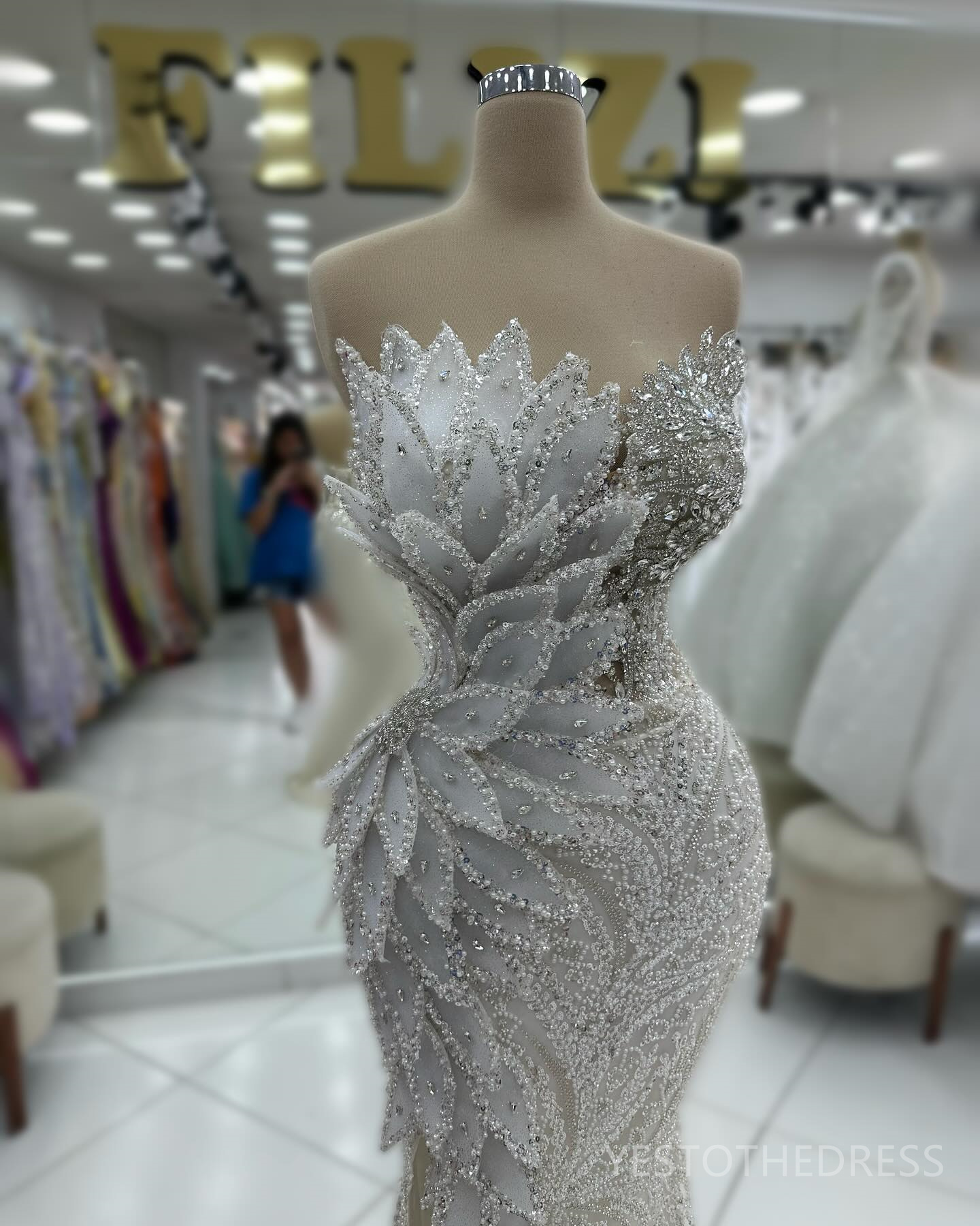 2024 Plus Size Ivory Prom Dresses for Special Occasions Flora Illusion Beaded Sequined Lace Rhinestone Decorated Birthday Dress Second Reception Gown 
