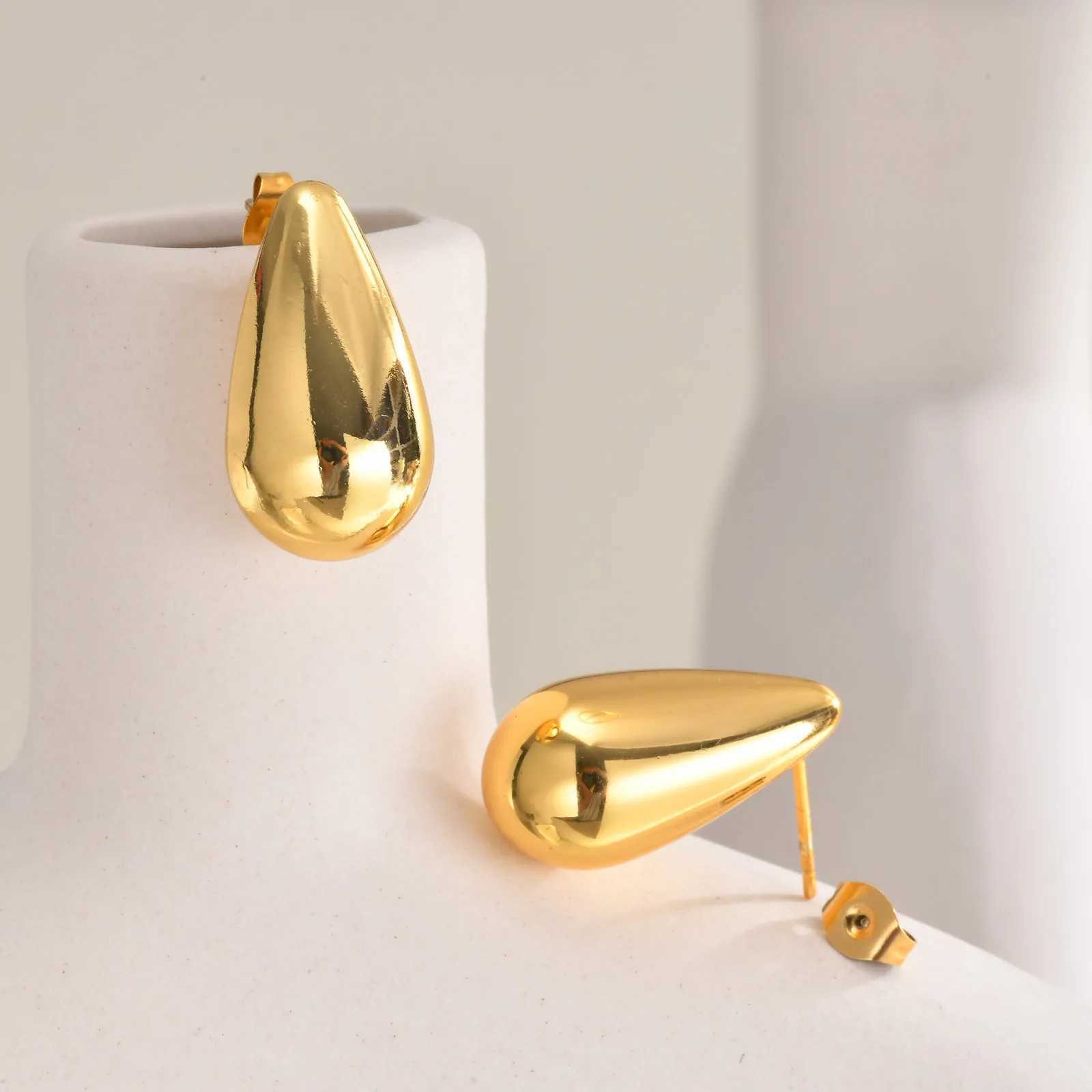 Vnox 1 pair of womens long water droplet earrings simple metal earrings gold-plated stainless steel hypoallergenic earrings W240803