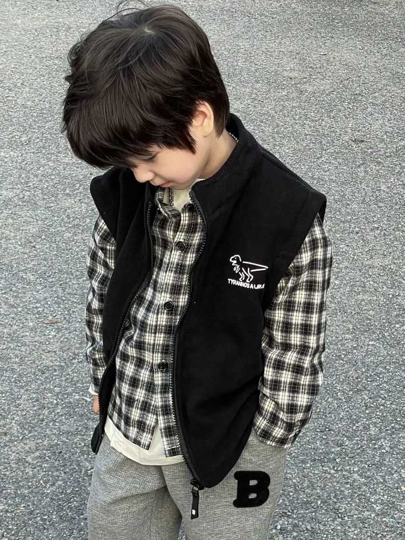 Korean style boy vest jacket for outdoor casual wear suitable for spring and summer from 2 to 14 years old new baby topW240724