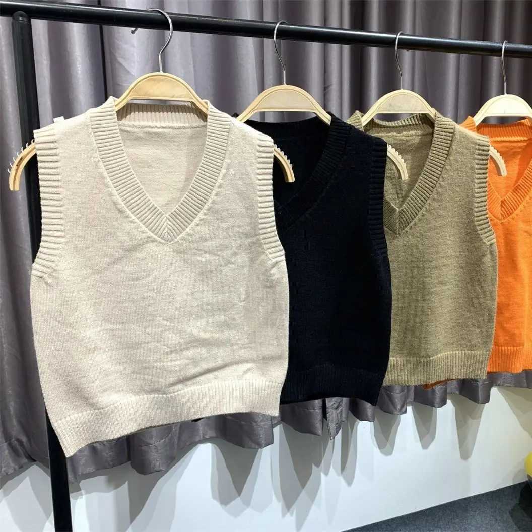 Beige black khaki red orange gray knitted soft sleeveless vest suitable for baby boys and girls spring and autumn floral jacketW240724