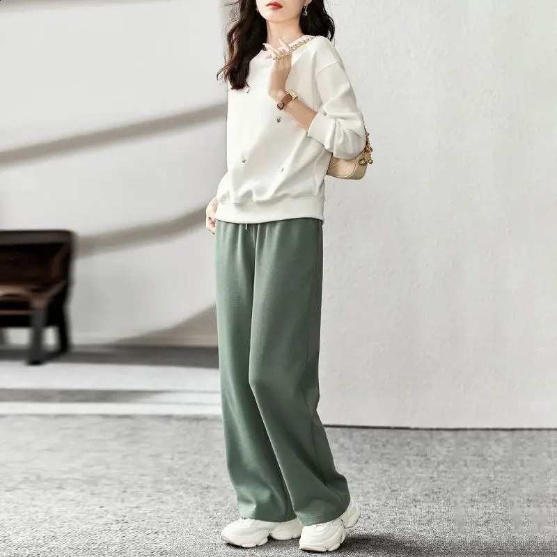 Spring and Autumn Elegance Simple Commuting Round Neck Embroidered Loose Oversize Fashion Versatile Womens Sweater 240805