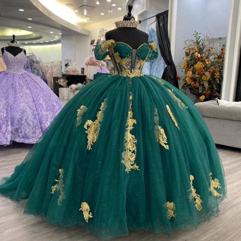 2024 Emerald Green Sweetheart Off the Shoulder Quinceanera Dresses Gold Appliques Beaded Crystal Tull Sweet 16 Vestidos De 15 Anos