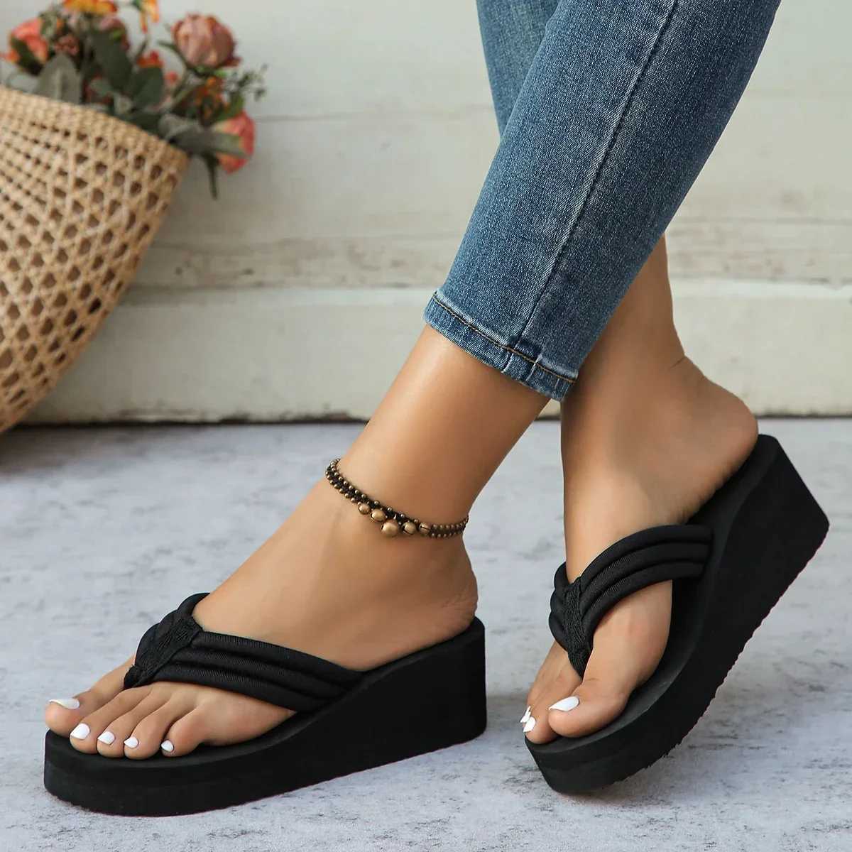 Womens Slide 2024 New Summer Leisure Flip Platform Slide Fashion Outdoor Beach Shoes Comfortable Simple Style Flat Slide W250414