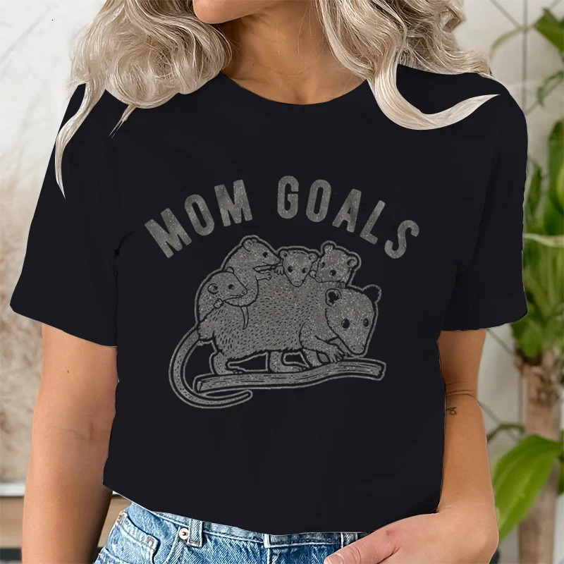 Womens Mom Goals Tshirt Funny Opossum Family Cute Animal Graphic Tee Shirt Vintage Aesthetic Clothes Short Sleeve Shirts Women 240806