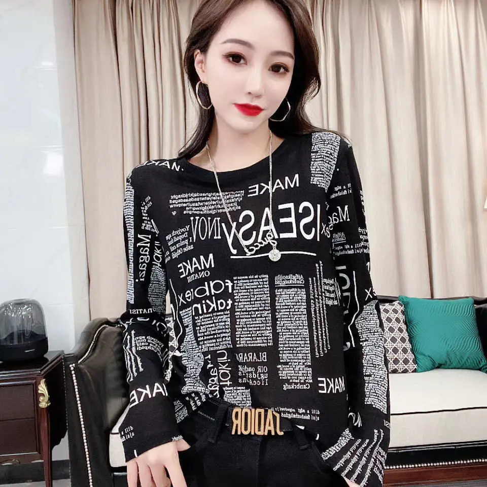 Spring and autumn fashion letter printed weight loss T-shirt suitable for women with long sleeves age reduction black loose casual top 240826