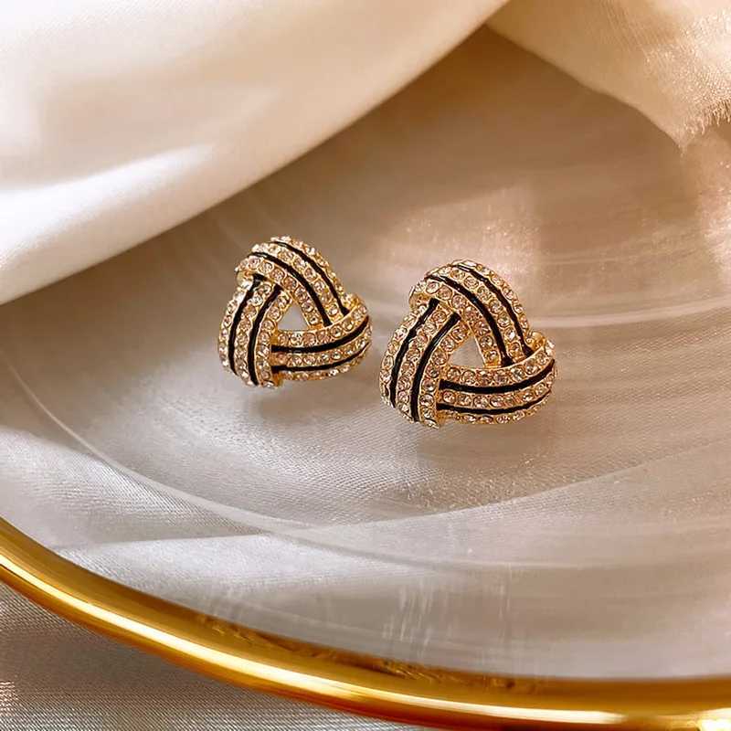 Exquisite zircon small triangle earrings for women geometric pearl heart-shaped earrings fashionable party jewelry gifts W240803