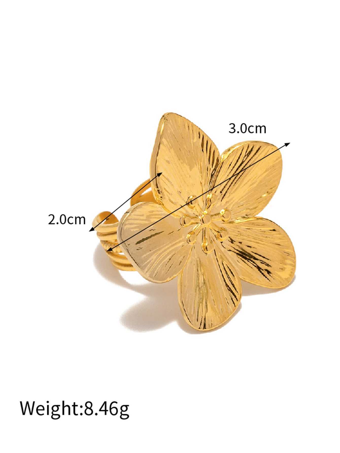 Uworld Low Allergy Retro Flower Stud Earrings Premium 18k Gold Plated Stainless Steel Womens Party W240803