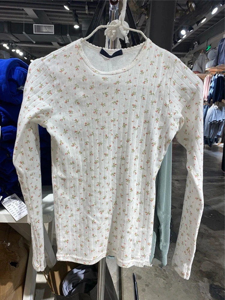 Vintage Floral Print Slim Long Sleeve T-Shirts Women Summer Sweet Lace Trim O Neck Cotton Y2k Tops Retro Chic Hollow Out T Shirt 240806