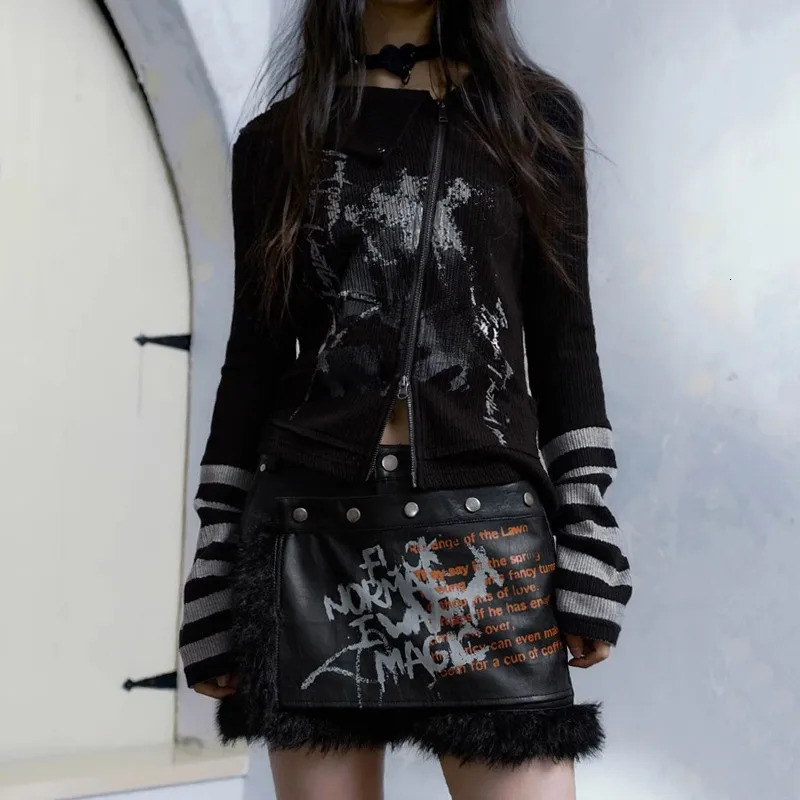 Karrcat Grunge Graffiti Print Zipper T-shirt Vintage Gothic Irregular Tops Dark Aesthetic Long Sleeve Patchwork T Shirt Punk Y2k 240806