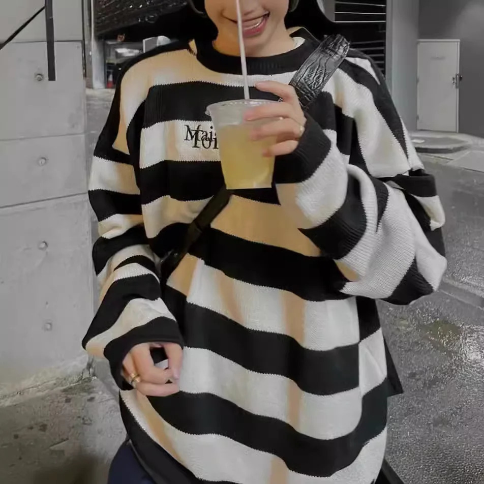 Mens And Womens Korean Ins Black White Striped Long Sleeved Hoodie Round Neck Loose Letter Printed Fashionable Streetwear 240806
