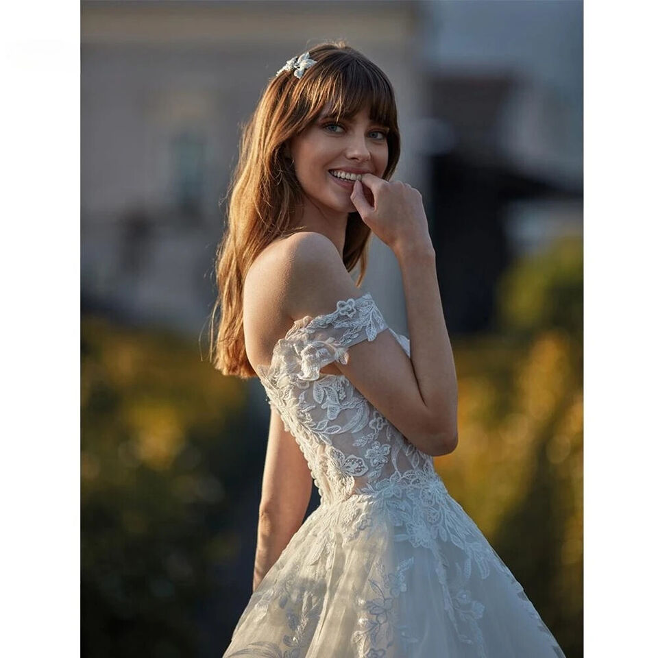 Fashion Beach Wedding Dresses A-Line Off Shoulder Appliques Lace Bridal Gowns Tulle Sweep Train Bohemian Wedding Dress