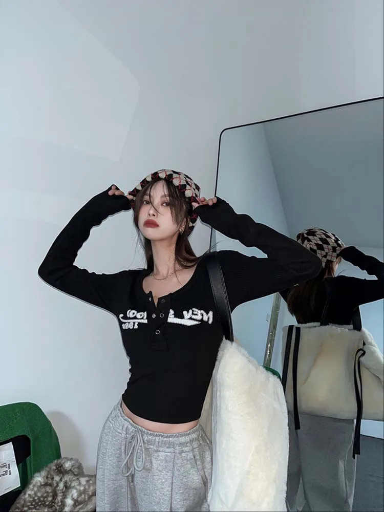 Women Sexy Slim Crop Top Retro Graffiti Print Elastic T Shirt Ribbed Long Sleeve O-neck Tops Grunge Tee Tops 240806