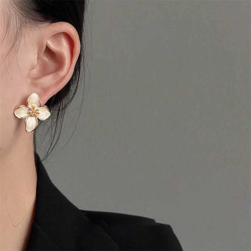 Dropped Glaze Flower Stud Earrings for Women Girl French Ins Vintage 2024 Fashion Korean Wedding Romantic Jewelry Gifts W240803