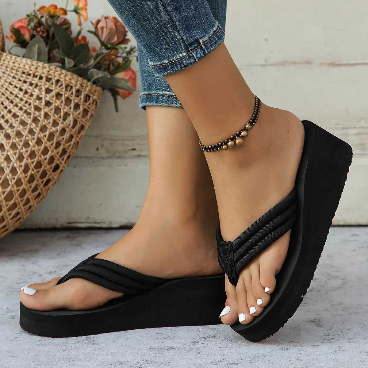 Womens Slide 2024 New Summer Leisure Flip Platform Slide Fashion Outdoor Beach Shoes Comfortable Simple Style Flat Slide W250414