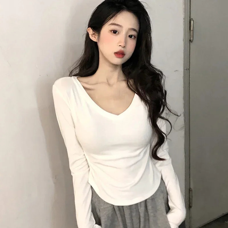 Sexy V-Neck Long Sleeve T-Shirt Women Korean Spring Autumn Irregular Hem Slim Casual Y2k Top Winter Solid Elastic Basic Tees 240806