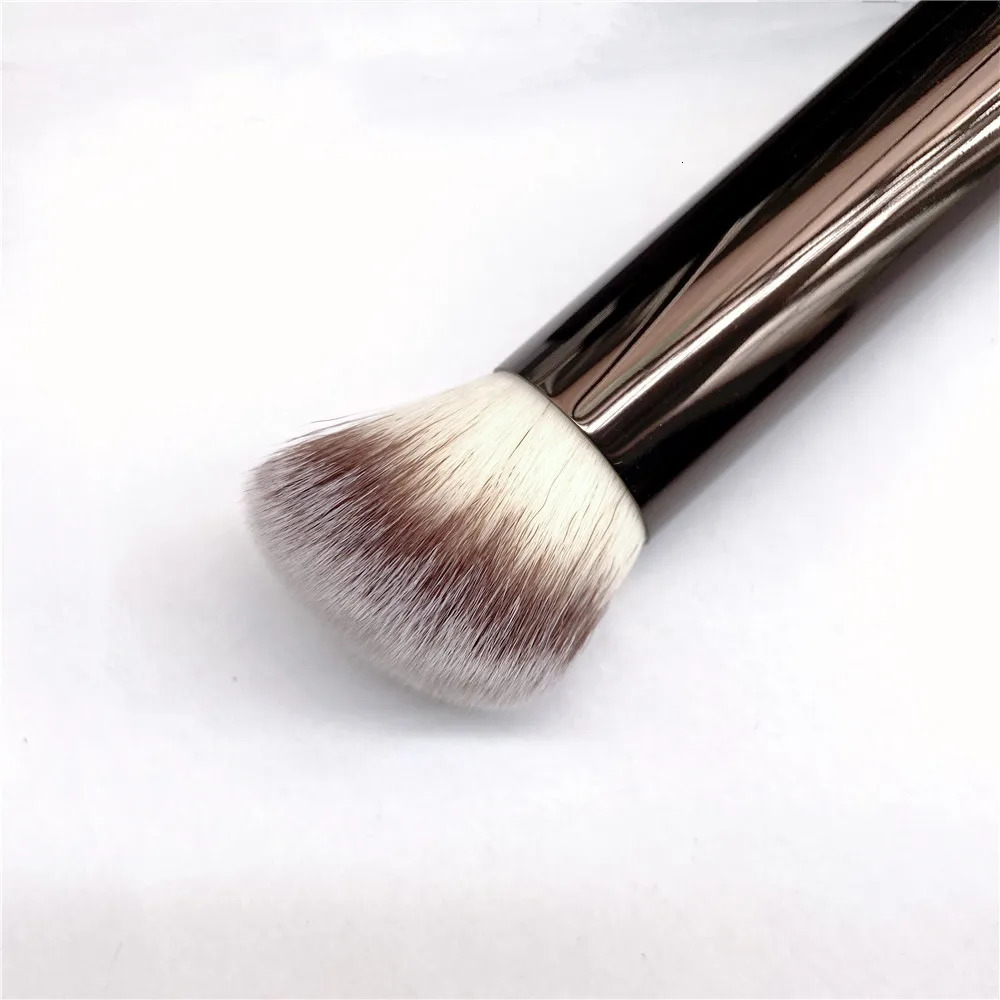 Hourglass VANISH Makeup Foundation Brush - Angled Seamless Finish Synthetic Liquid Cream Cosmetics Contour Brush Beauty Tools 240731