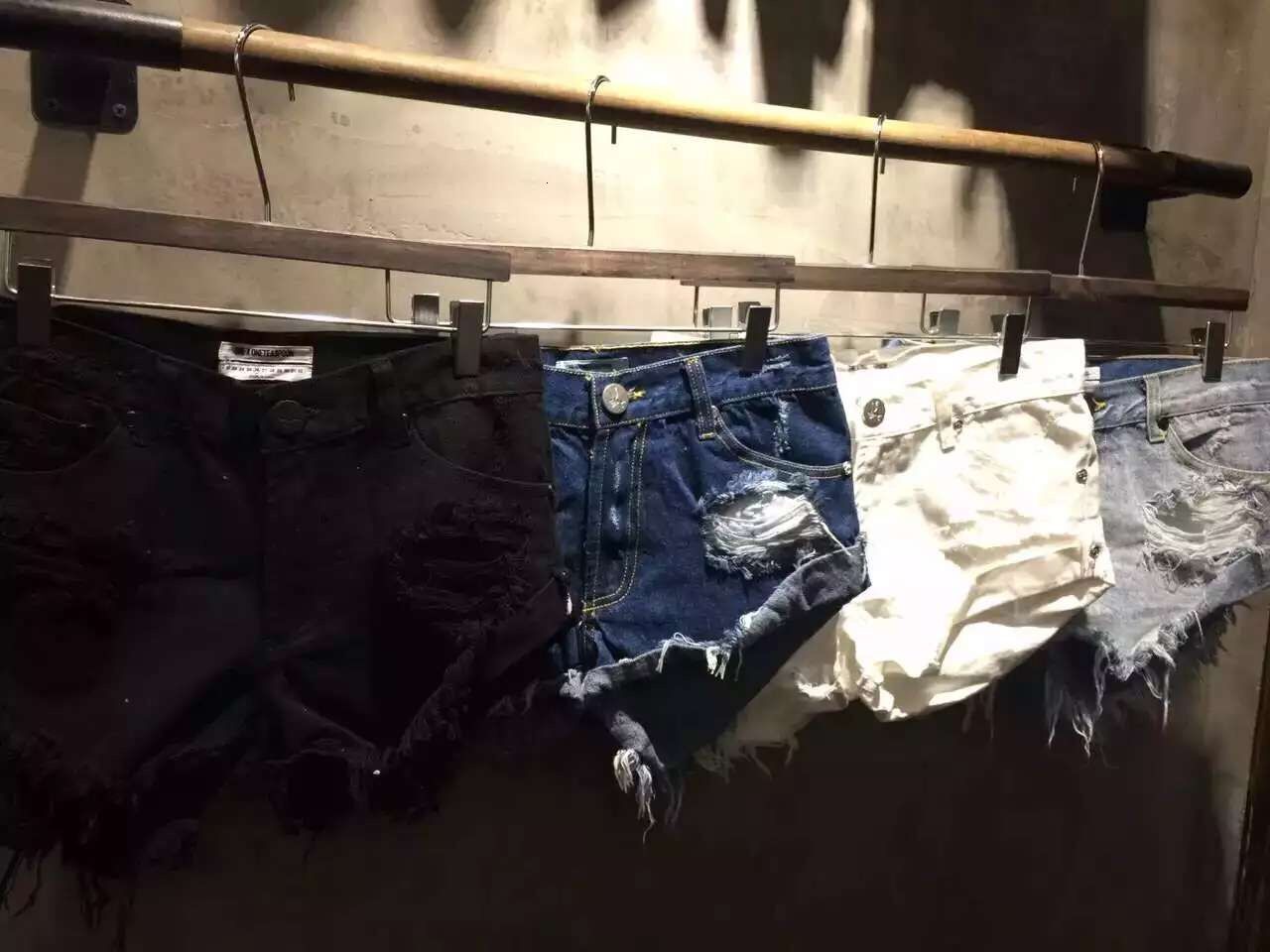 Summer clothing new low rise denim shorts for women, slim fit slimming, wide legs with frayed edges and holes, shorts, hot pants trend