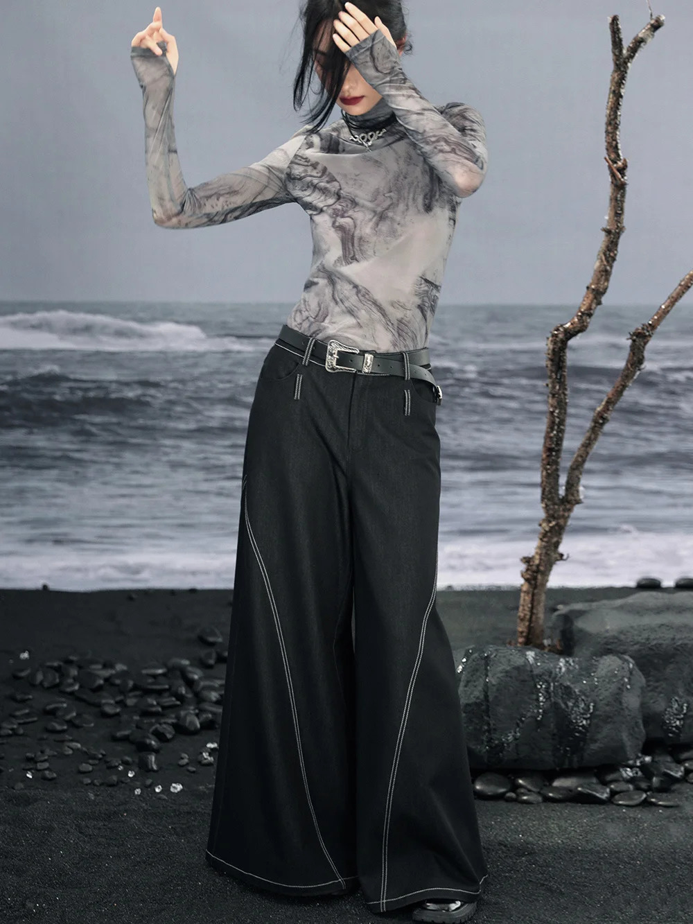 UMI MAO Gifts Belt Vintage Low Waist Bell Bottom Pants Womens Denim Loose Covering Black Versatile Wide Leg Trousers Y2K 240807