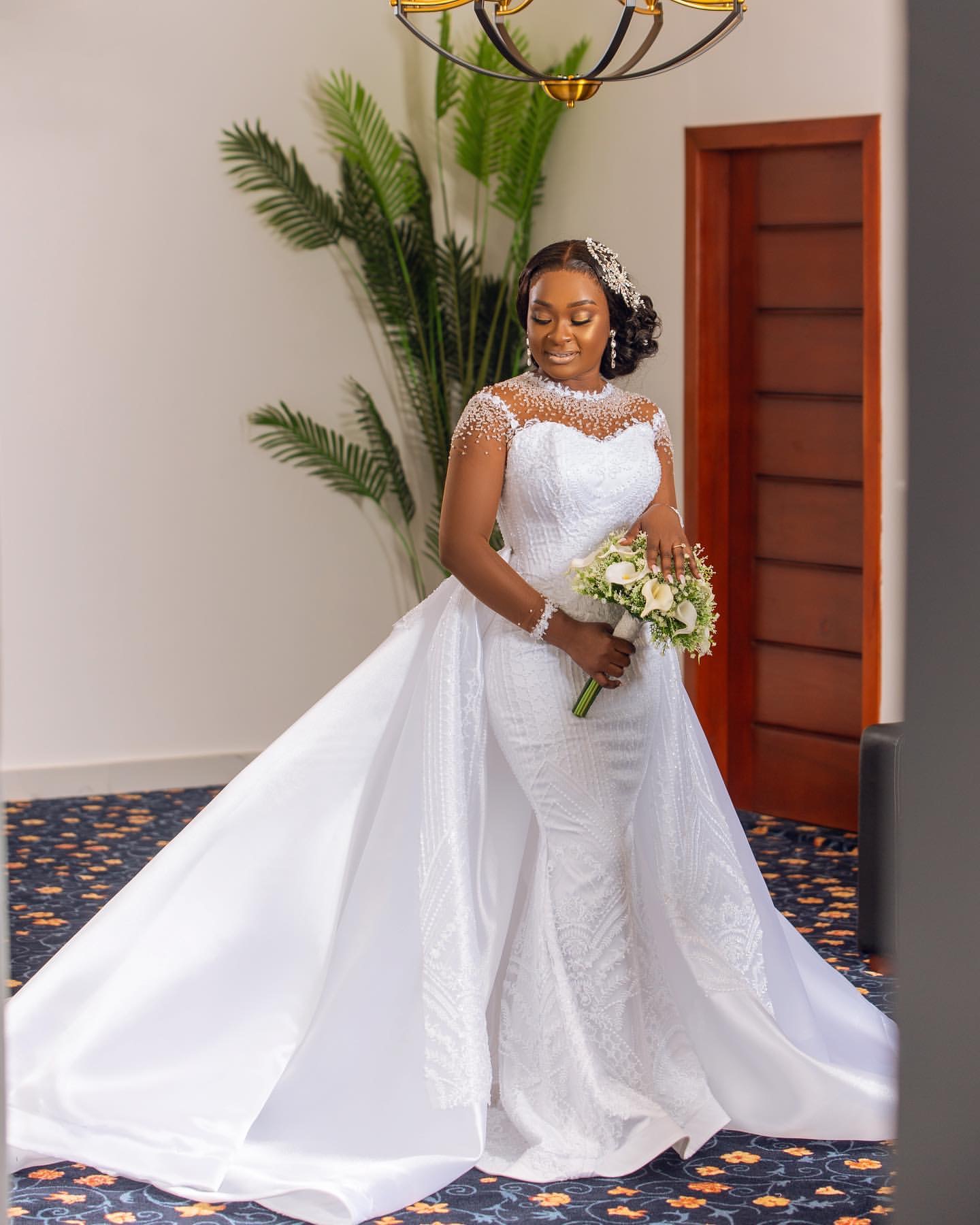 2024 Arabic Aso Ebi Plus Size White Mermaid Wedding Dresses Lacefull Beaded Sheer Neck Detachable Train Bridal Gowns Dress Vestidos De Novia ZJ409