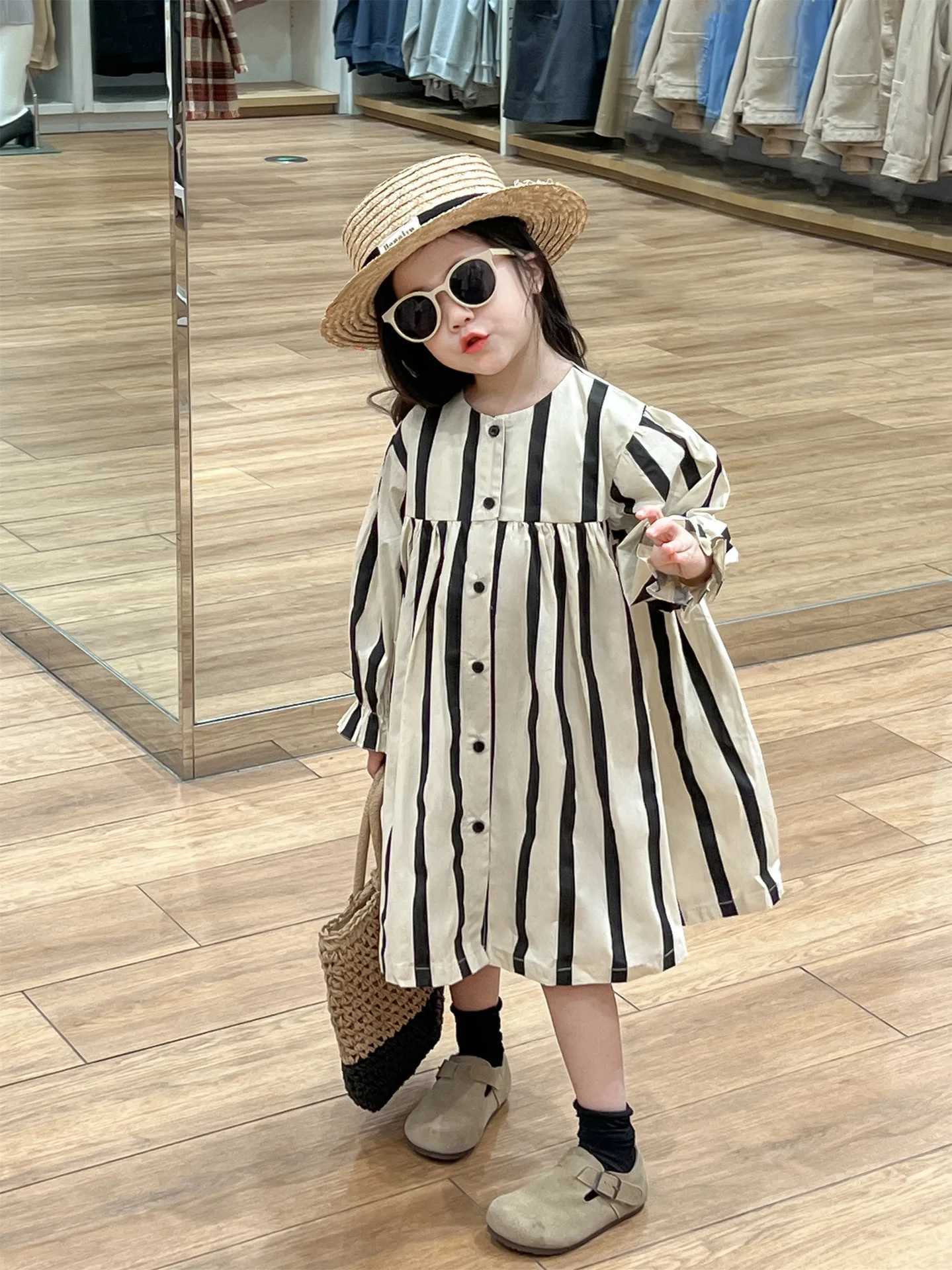 2024 Spring Childrens Girls Dress Black and White Striped Loose Preschool Girls Dress Bubble Long Sleeve Single Chest Baby Girls DressW240720