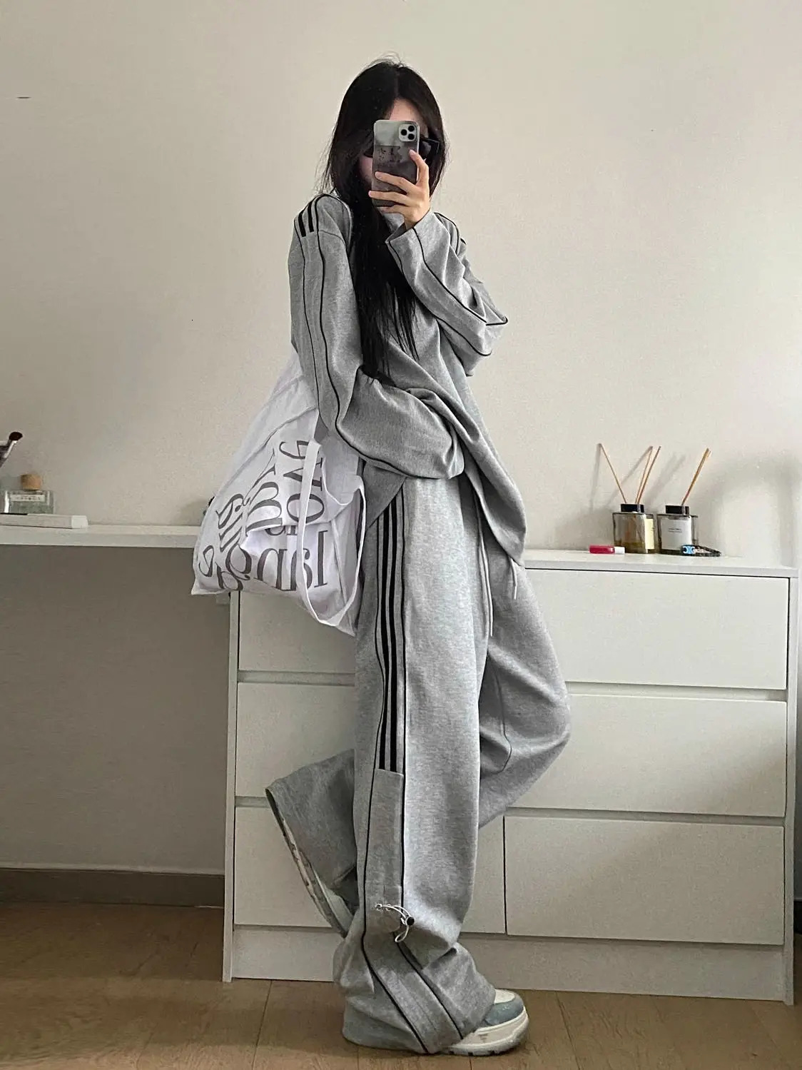 Side Stripe Casual Sports Suit for Men and Women Fashion Long Sleeve Cropped Top Wide Leg Straight Pants Two Piece Pant Sets 240807