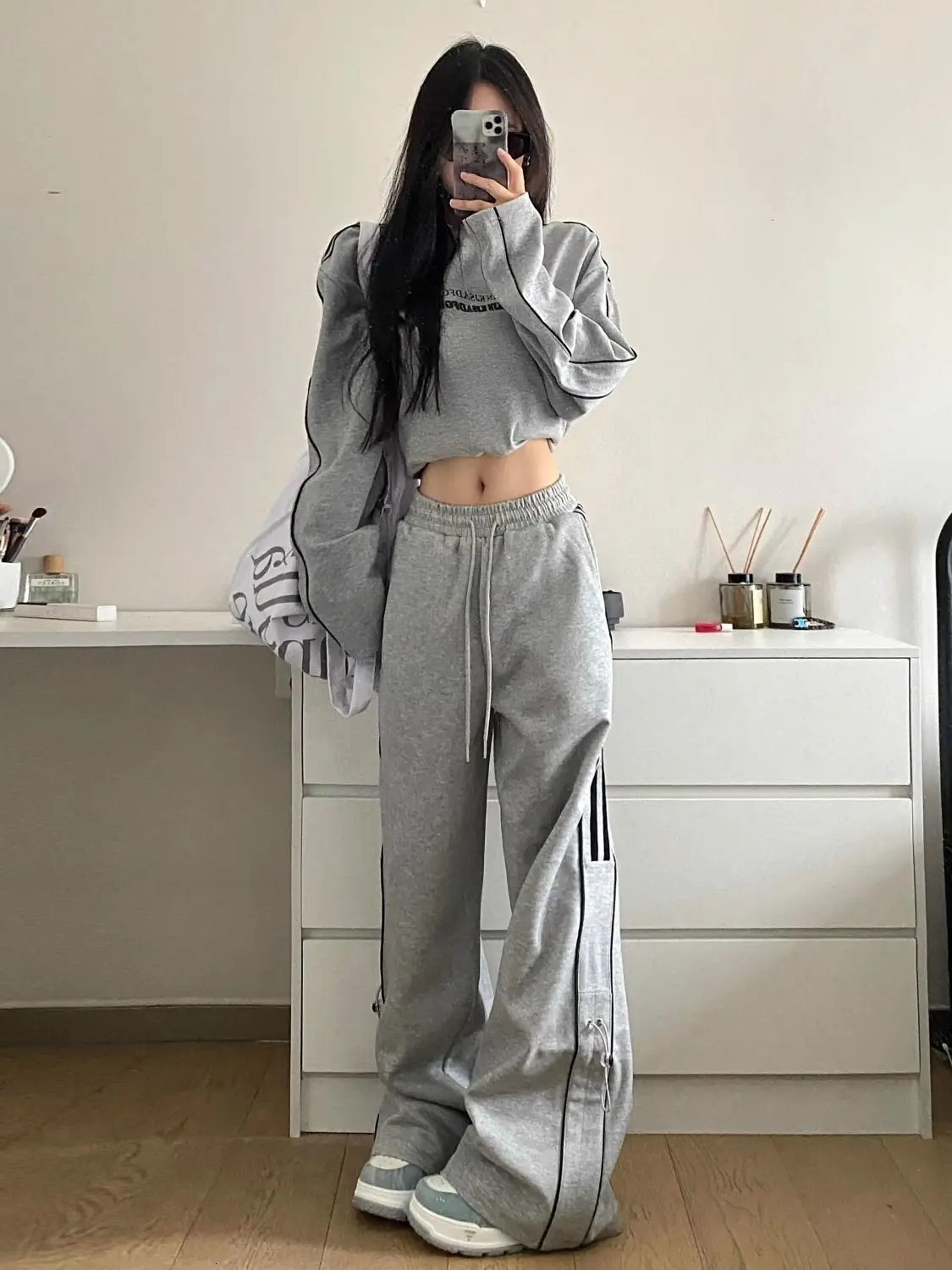 Side Stripe Casual Sports Suit for Men and Women Fashion Long Sleeve Cropped Top Wide Leg Straight Pants Two Piece Pant Sets 240807