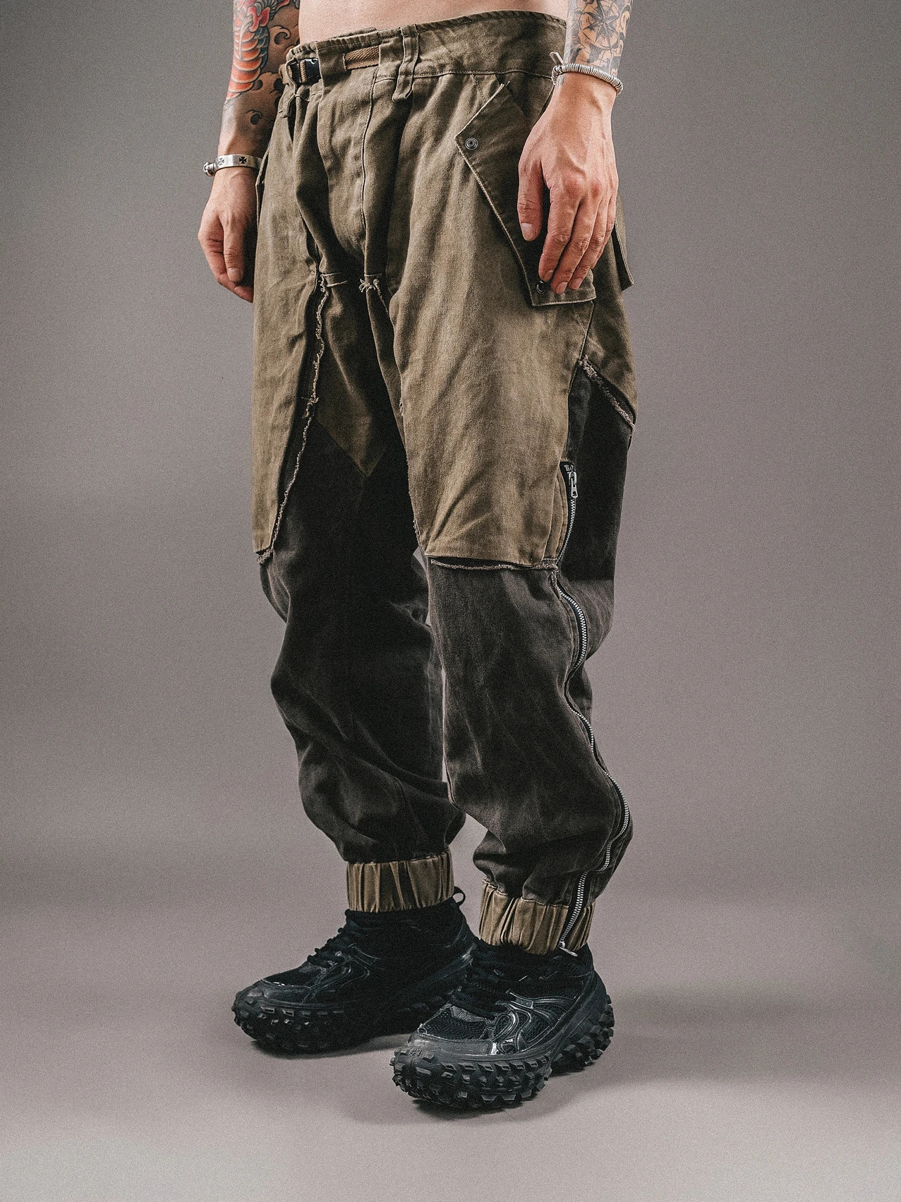 Techwear Women Drawstring Design Zipper Leg Stitching Contrast Color Washed Mens Casual Style Distressed Pants 240806