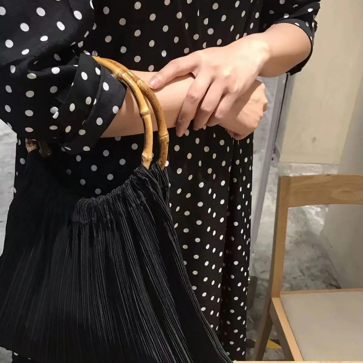 Black High-end Pleated Texture Round Bamboo Joint Portable Shoulder Bag Underarm Bag Bag Womens Bag 240807