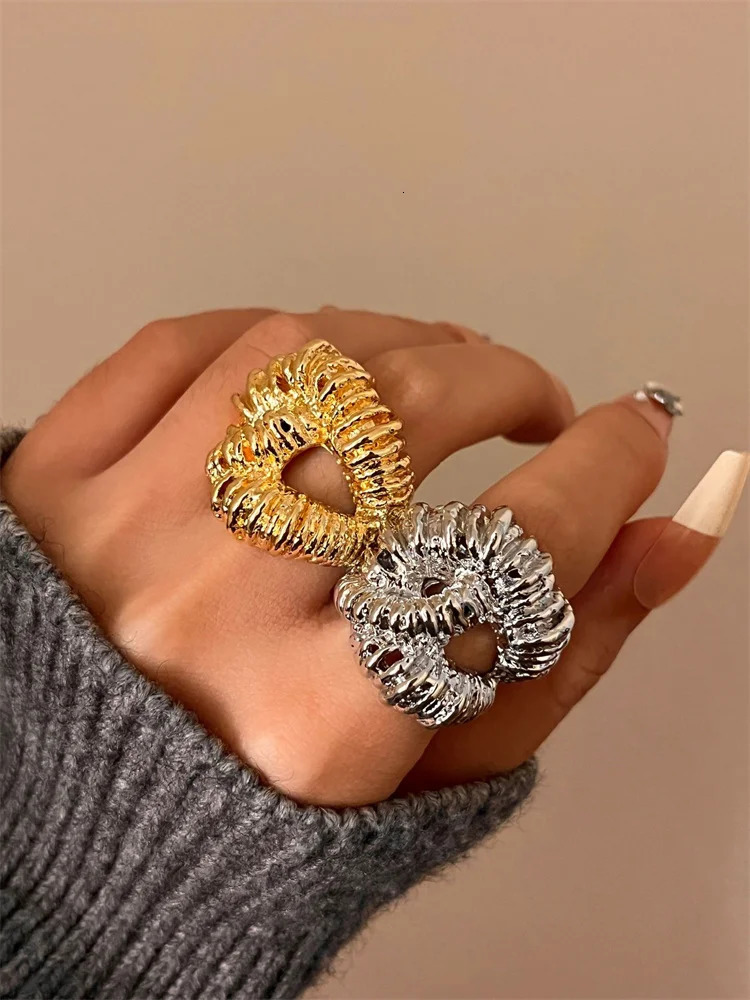 XIALUOKE Hyperbole Metal Open Irregular Extured Bracelet For Women Europe Retro Style Personality Cuff Bracelet Jewelry 240731