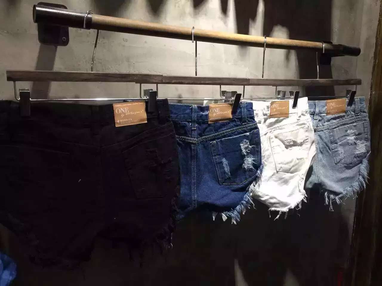Summer clothing new low rise denim shorts for women, slim fit slimming, wide legs with frayed edges and holes, shorts, hot pants trend
