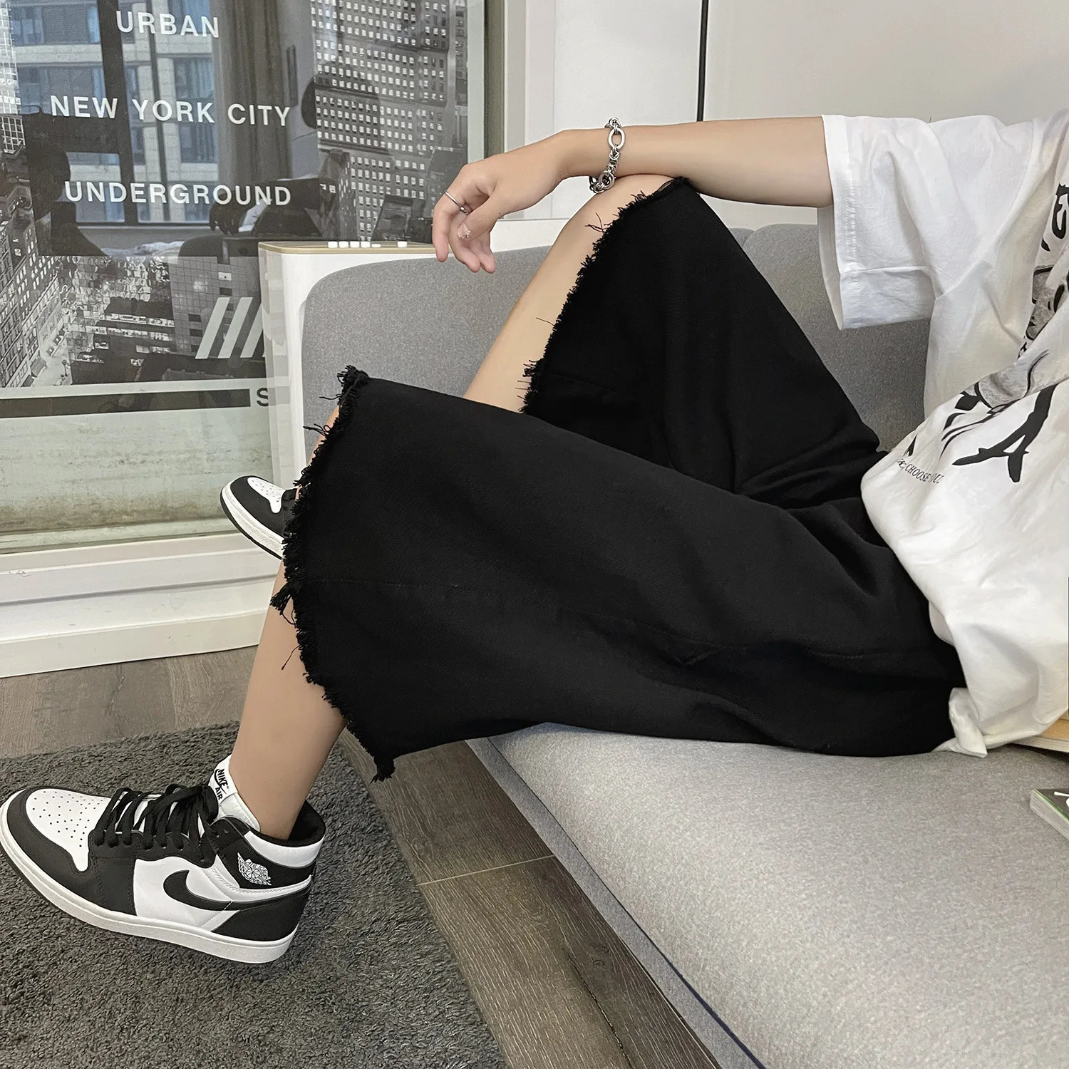 Raw Edge Denim Shorts Men Wide Leg Baggy Knee Length Spring Summer Trendy Temperament Sporty Vitality Ripped Solid Simple Ins 240807
