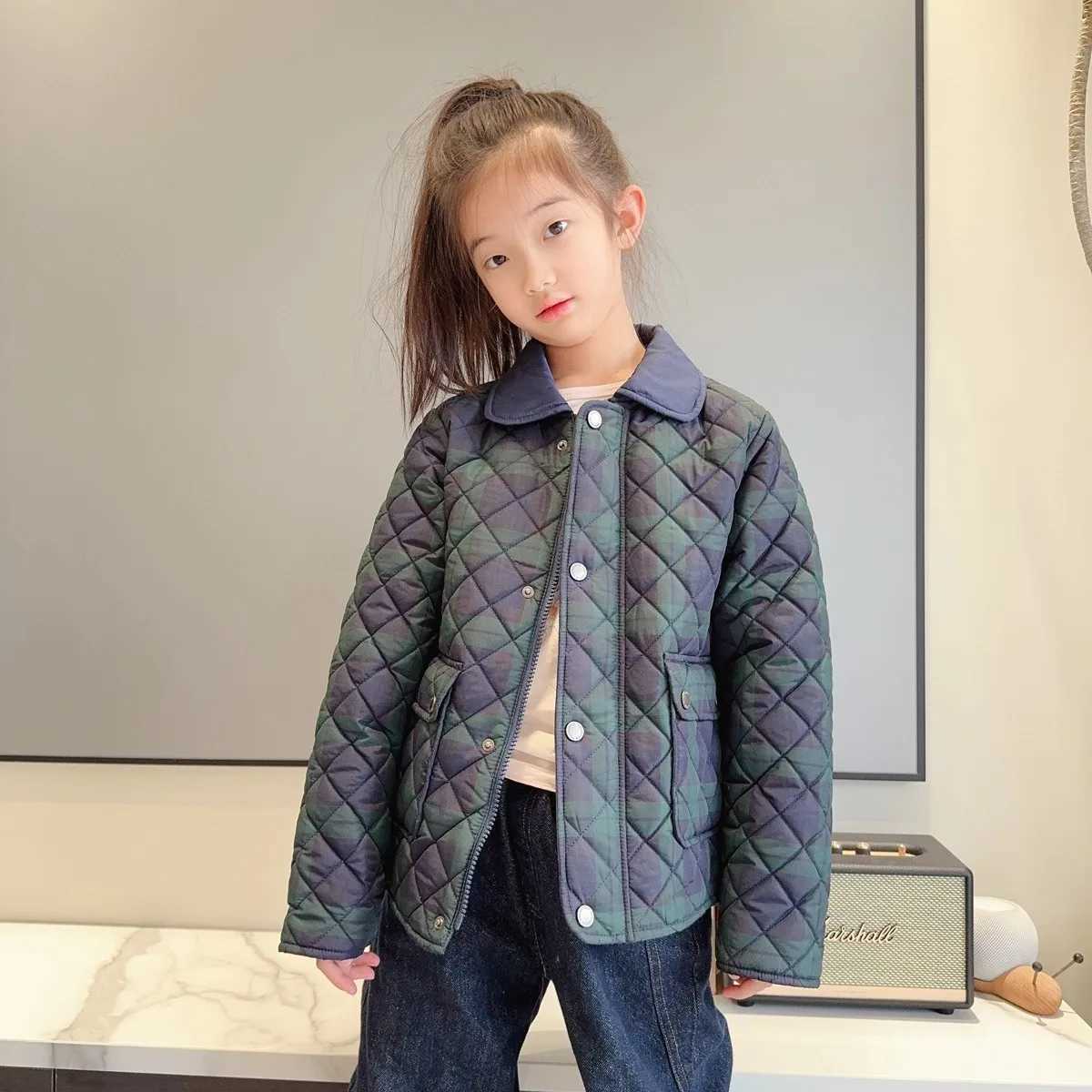 2024 childrens green checkered lapel thin cotton-padded jacket for boys and girls gender-neutral clip cotton-padded jacket Y240803