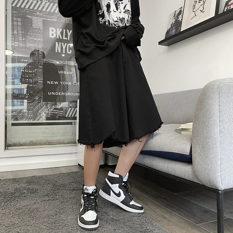 Raw Edge Denim Shorts Men Wide Leg Baggy Knee Length Spring Summer Trendy Temperament Sporty Vitality Ripped Solid Simple Ins 240807