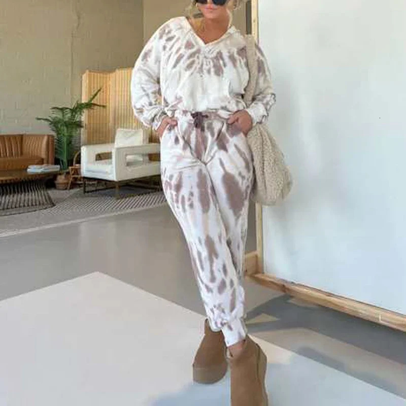 Retro Women Autumn Casual Leopard Print Sweater Hooded TopPants Set Womens Two Piece Fashion Sports Suit O Neck Top and Pants 240807