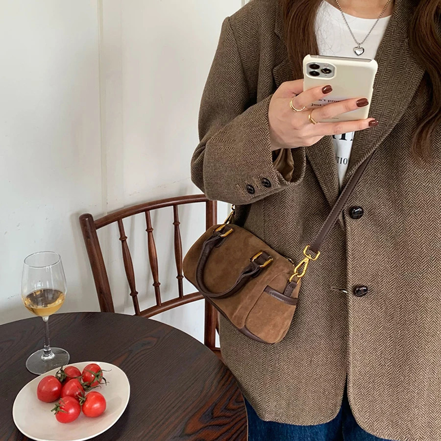 Simple and fashionable Faux Suede shoulder bag crossbody bag womens small bag pillow bag Boston handbag womens bag 240805