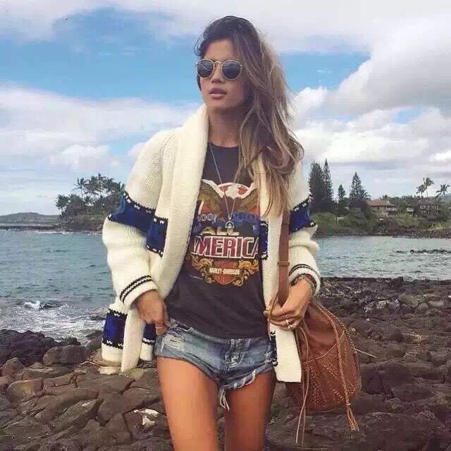 Summer clothing new low rise denim shorts for women, slim fit slimming, wide legs with frayed edges and holes, shorts, hot pants trend