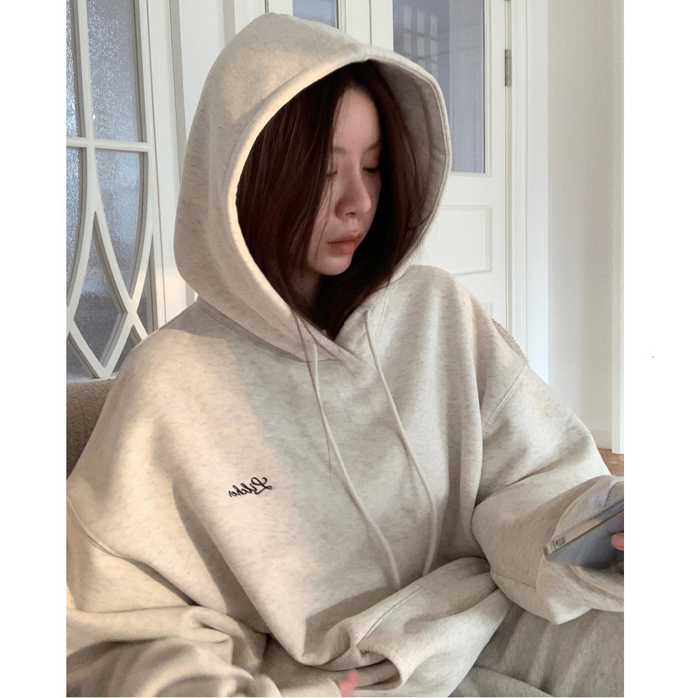 Velvet hooded sweatshirt for women in autumn and winter, loose fitting Korean version, new student top, women's clothing
