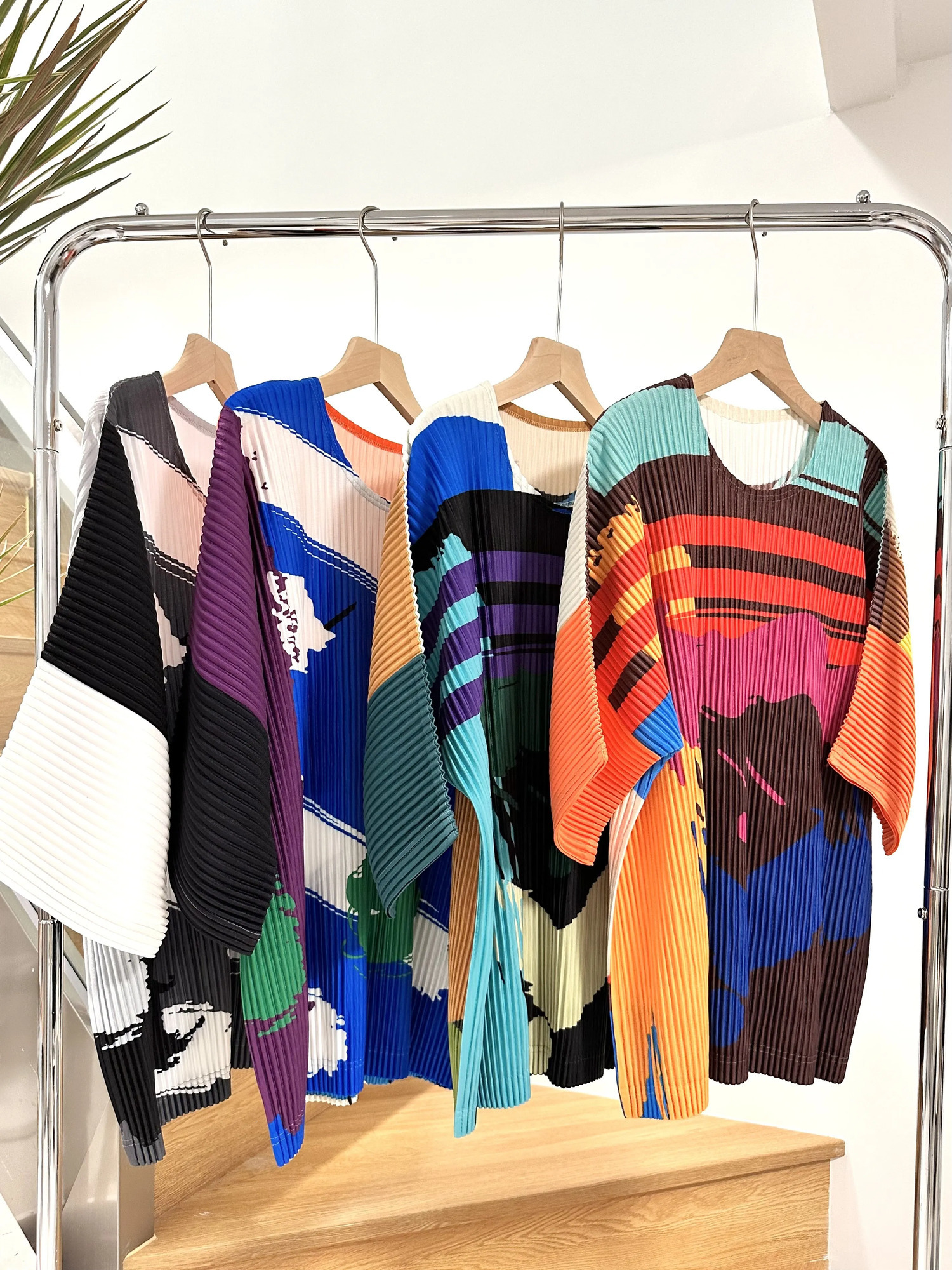 ALSEY Miyake O-neck short sleeved graffiti Japanese streetwear fashion T-shirt loose pleated abstract printing trend elastic top240807