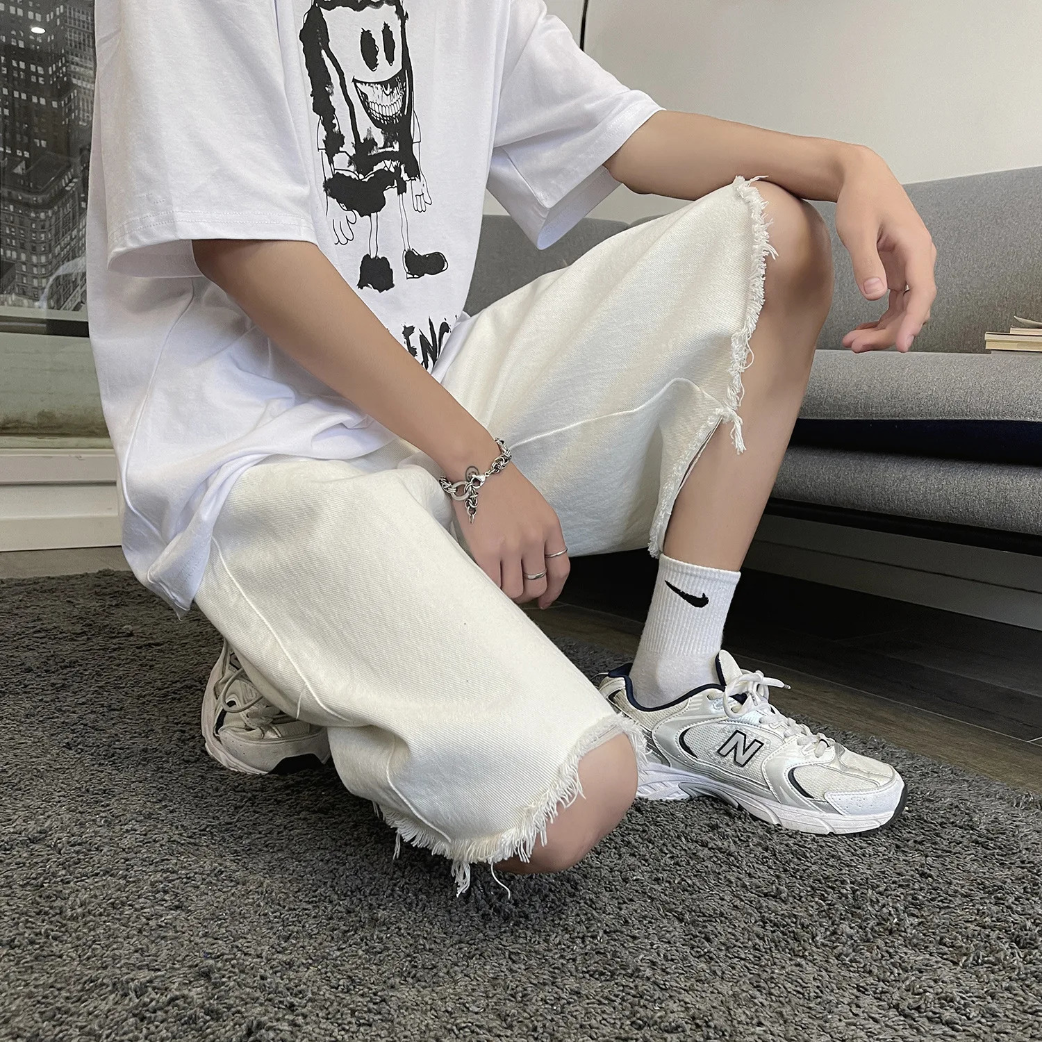Raw Edge Denim Shorts Men Wide Leg Baggy Knee Length Spring Summer Trendy Temperament Sporty Vitality Ripped Solid Simple Ins 240807