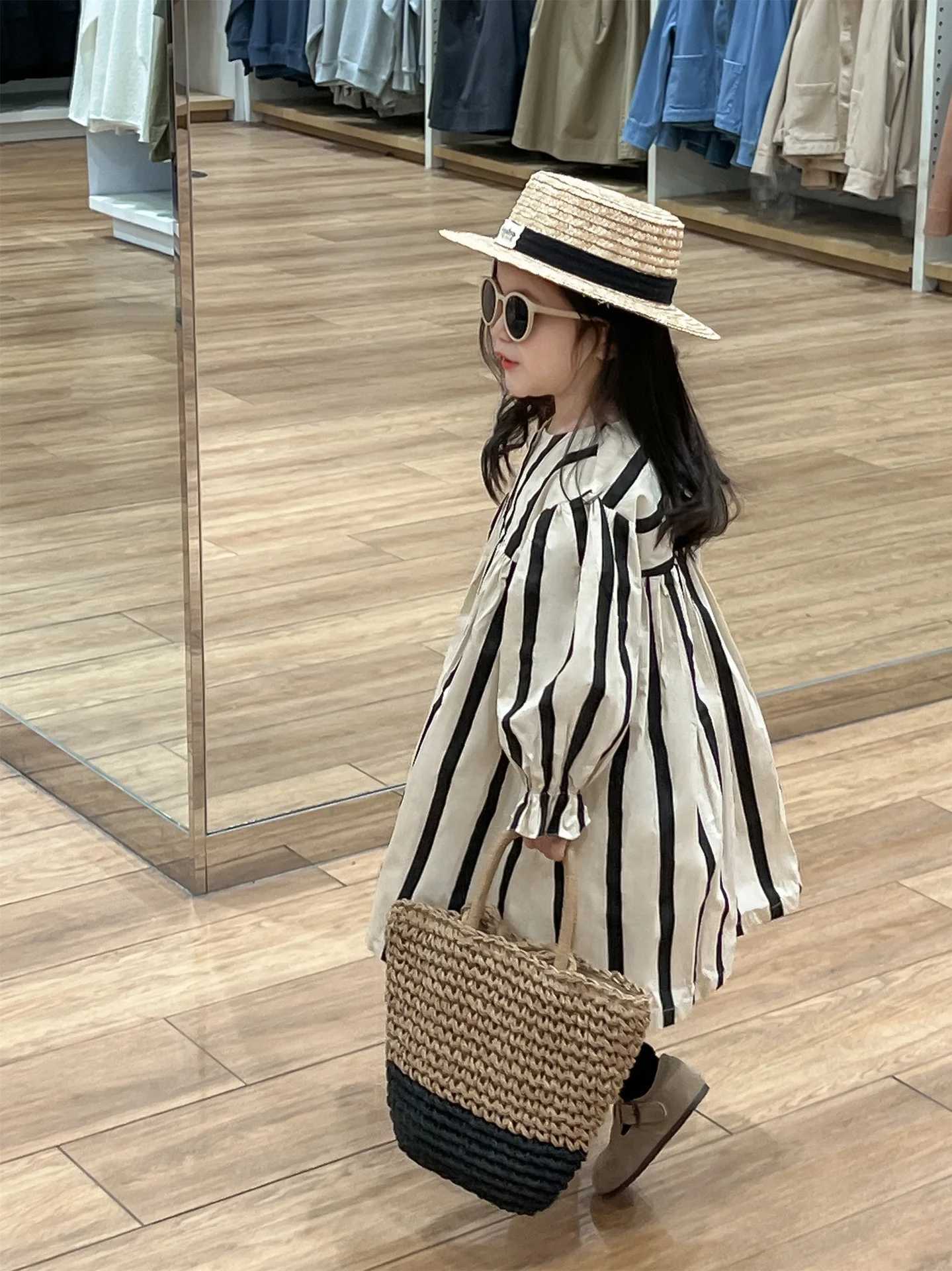 2024 Spring Childrens Girls Dress Black and White Striped Loose Preschool Girls Dress Bubble Long Sleeve Single Chest Baby Girls DressW240720