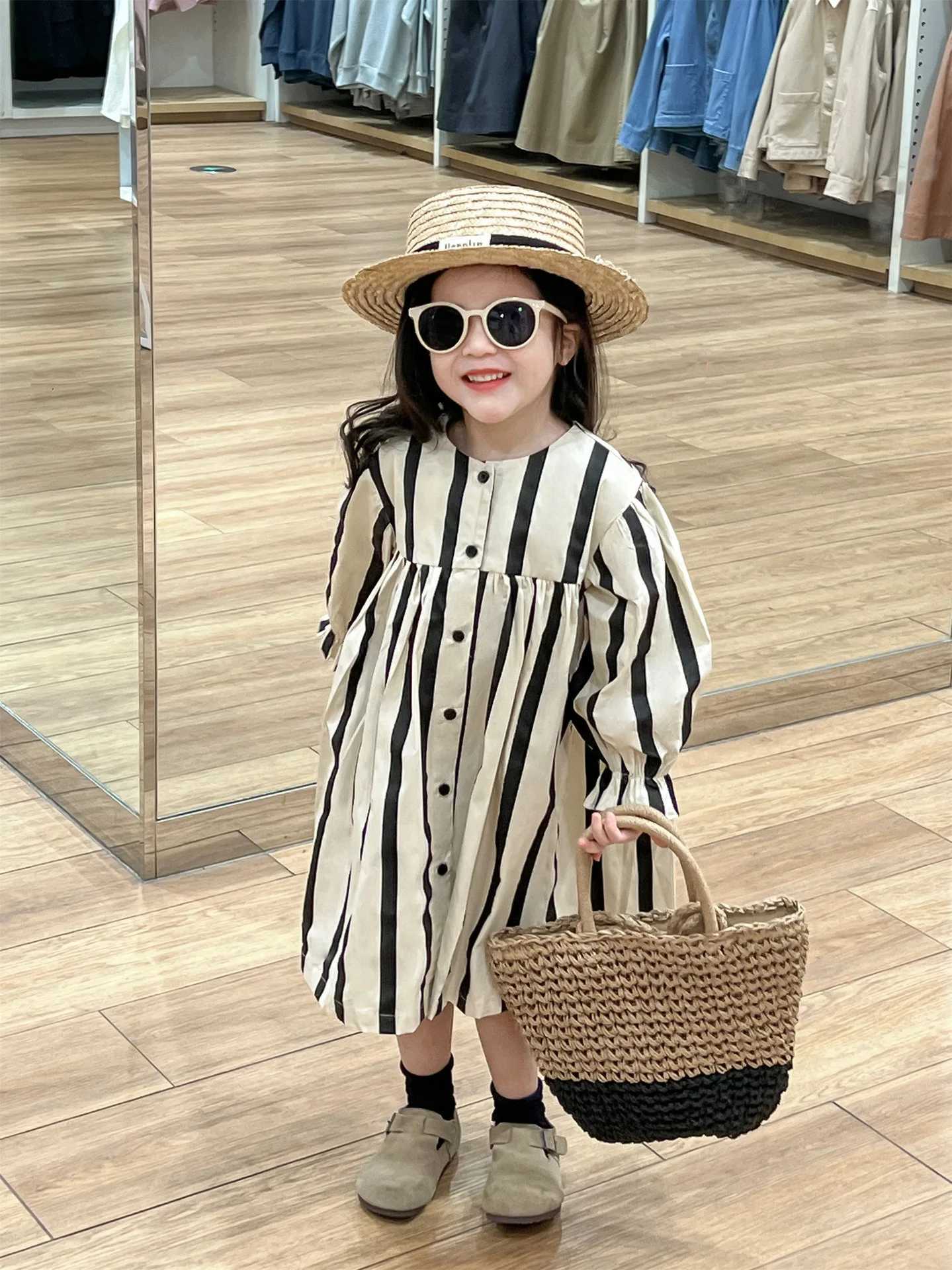 2024 Spring Childrens Girls Dress Black and White Striped Loose Preschool Girls Dress Bubble Long Sleeve Single Chest Baby Girls DressW240720