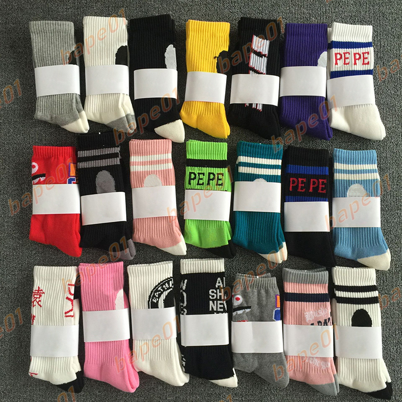 Men Women Socks Skateboard Fashion Mans Letter Printed Socks Monkey Pattern Hip Hop Sports Sock Free Size 35 Colours