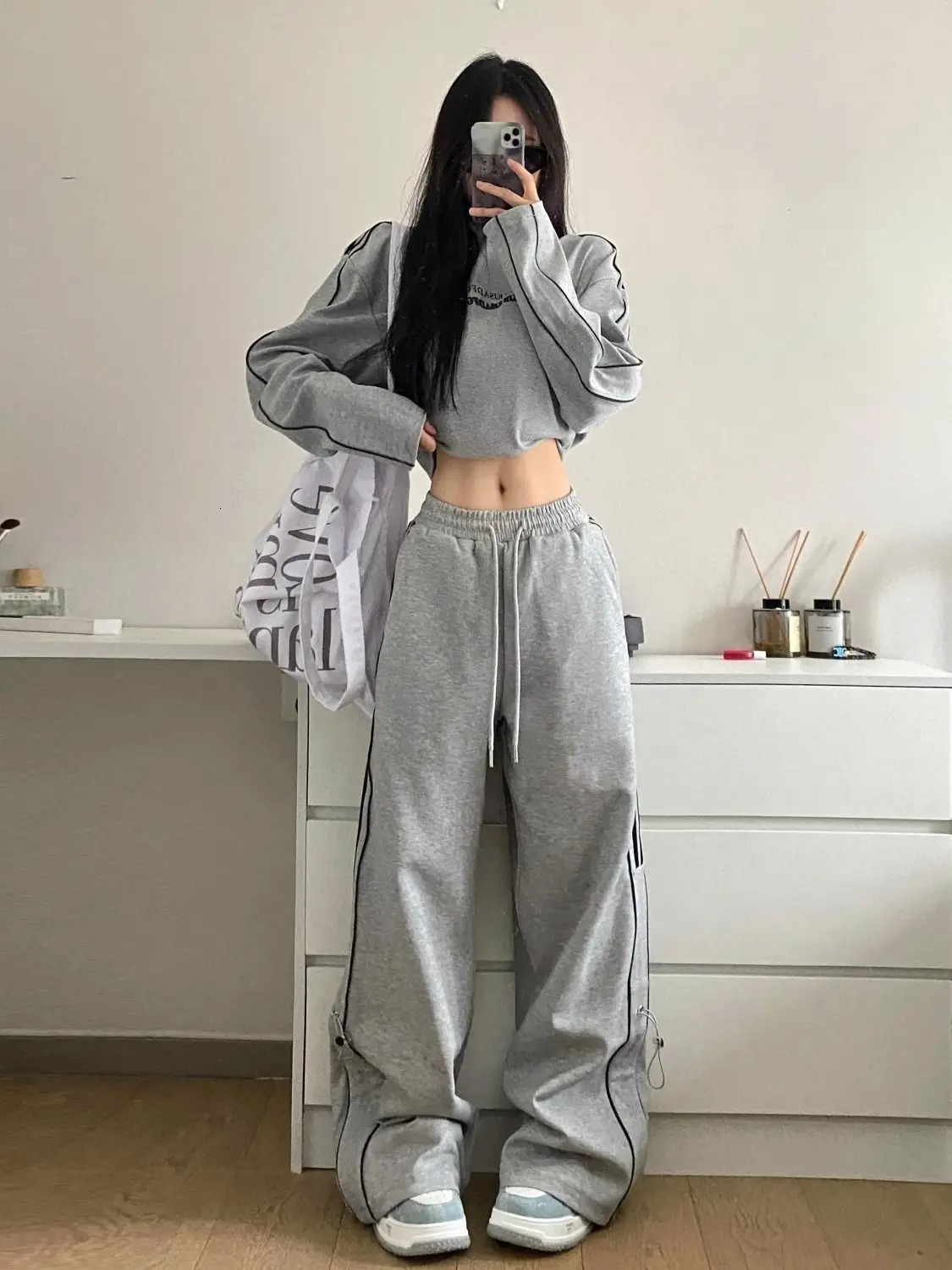 Side Stripe Casual Sports Suit for Men and Women Fashion Long Sleeve Cropped Top Wide Leg Straight Pants Two Piece Pant Sets 240807