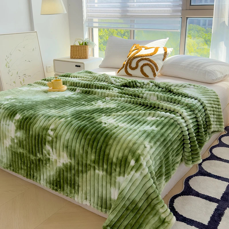 1pc Gradient Green Flannel Thickened Stripe Blanket Multi-Purpose Fluffy Soft Warm Comfortable For Bedroom Sofa Travel Shawl 240806