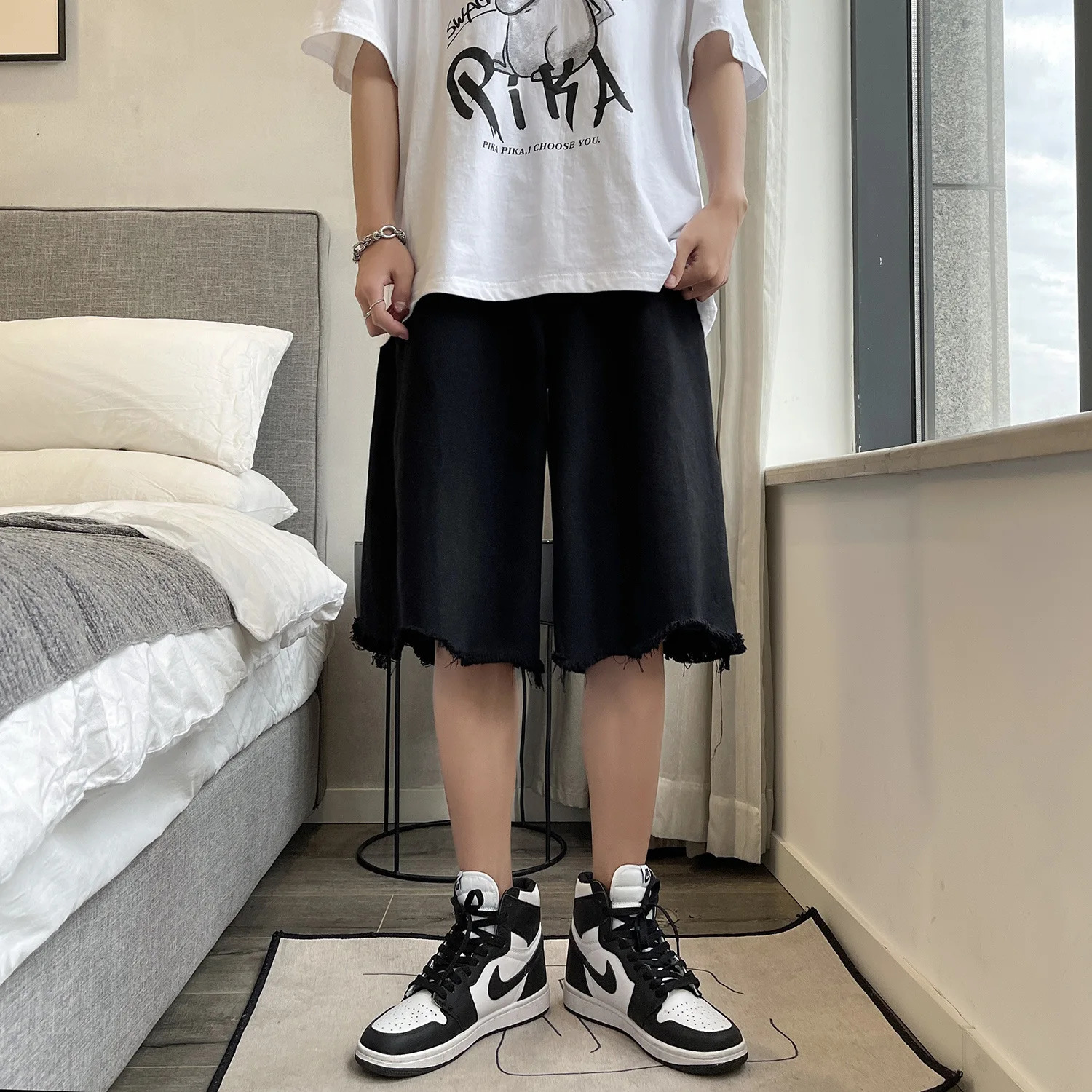 Raw Edge Denim Shorts Men Wide Leg Baggy Knee Length Spring Summer Trendy Temperament Sporty Vitality Ripped Solid Simple Ins 240807
